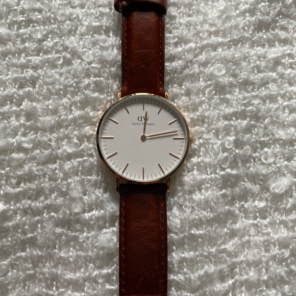 Daniel Wellington watch - Picture 3 of 5